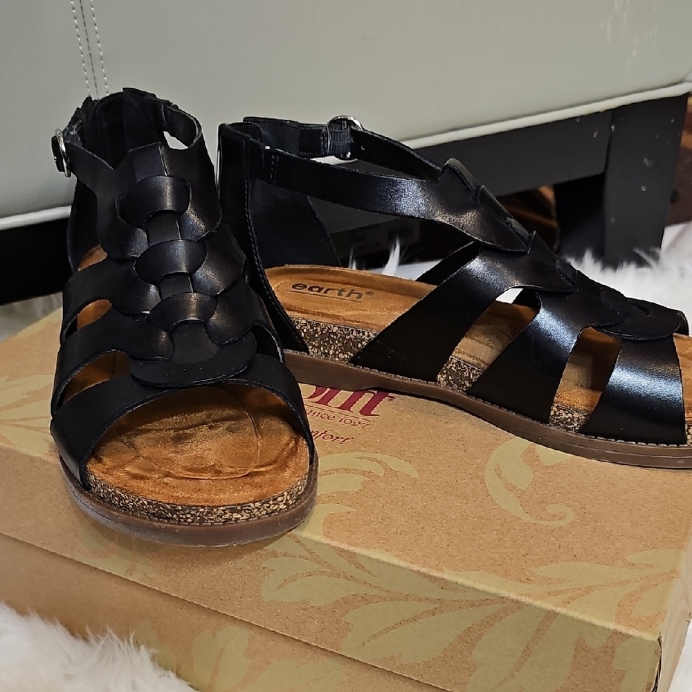 Earth Black Gladiator Sandals with Comfortable Sole